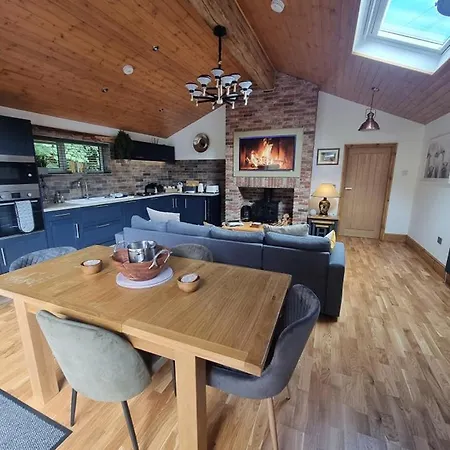 Lodge Harewell Wood *