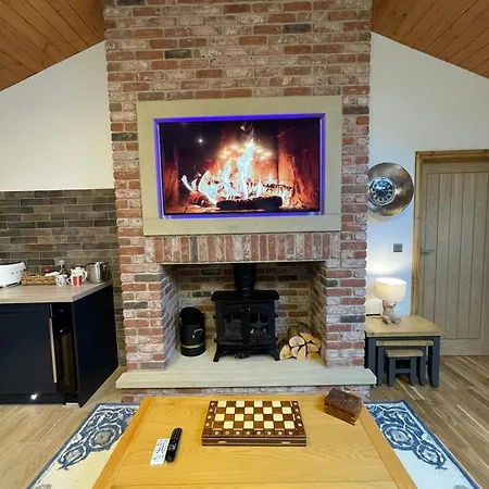 Lodge Harewell Wood *